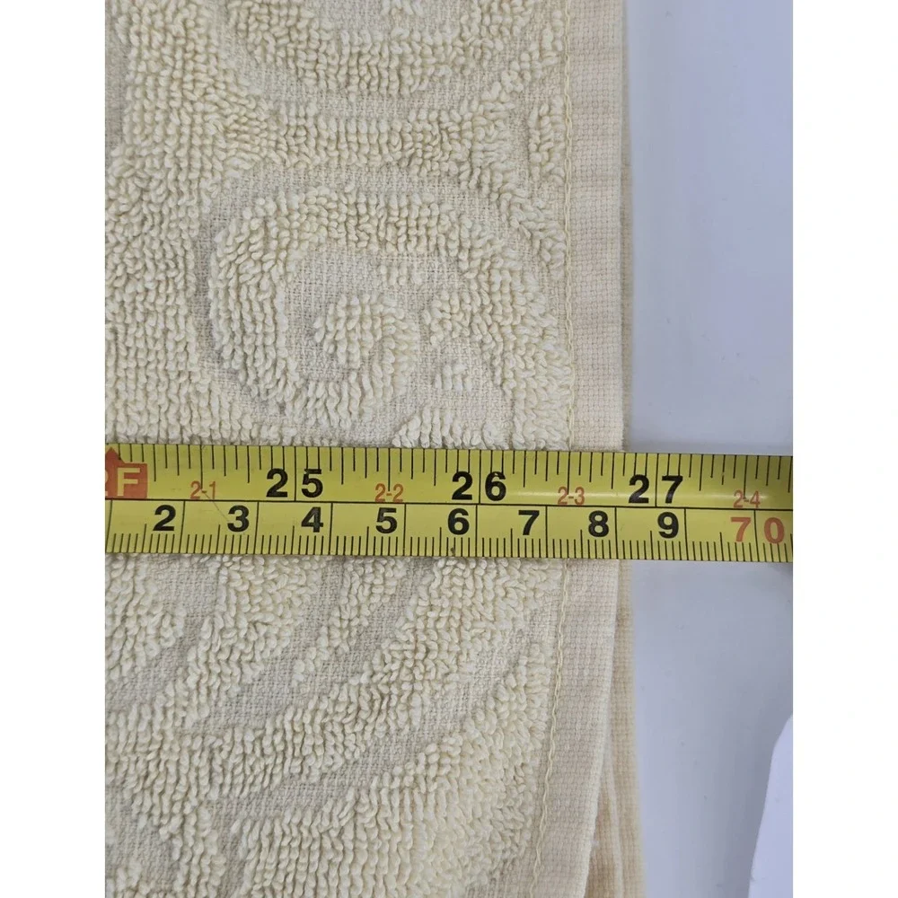 Vintage Country Living Sculptured Floral Bath Towel Yellow Damask 26x50